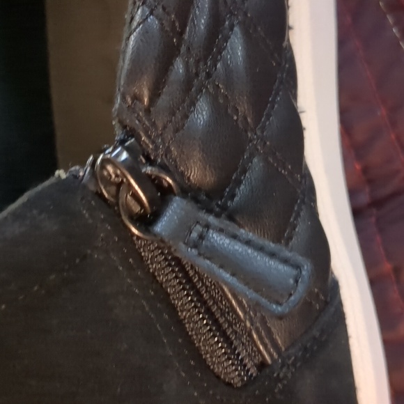 CLARK'S* Suede leather rubber sole side zip comfort lined LAYTON step sneaker - Picture 9 of 14